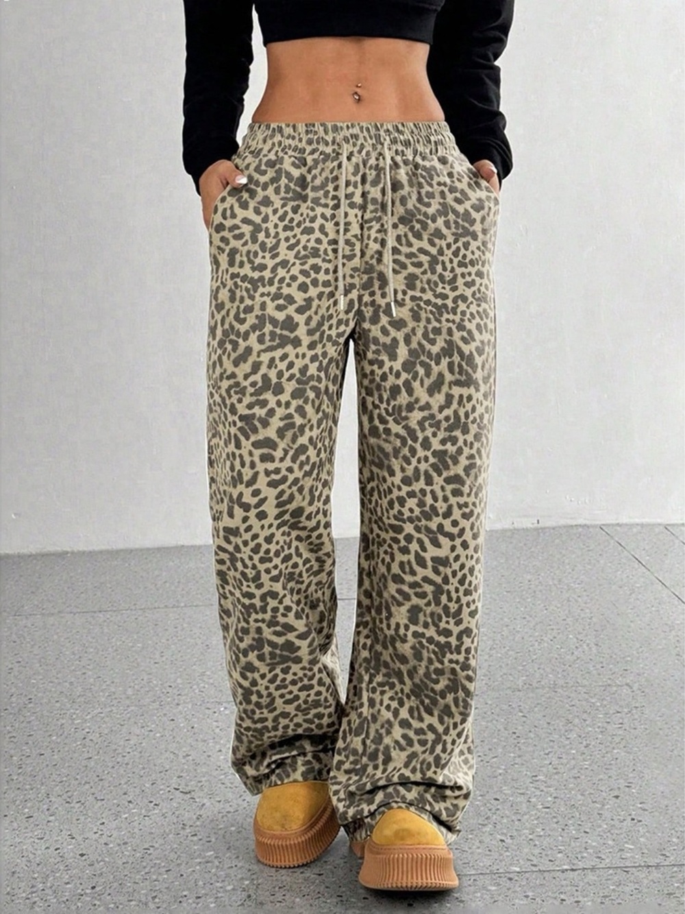 Leopard Wide-Leg Drawstring Pants - Picture 4 of 9